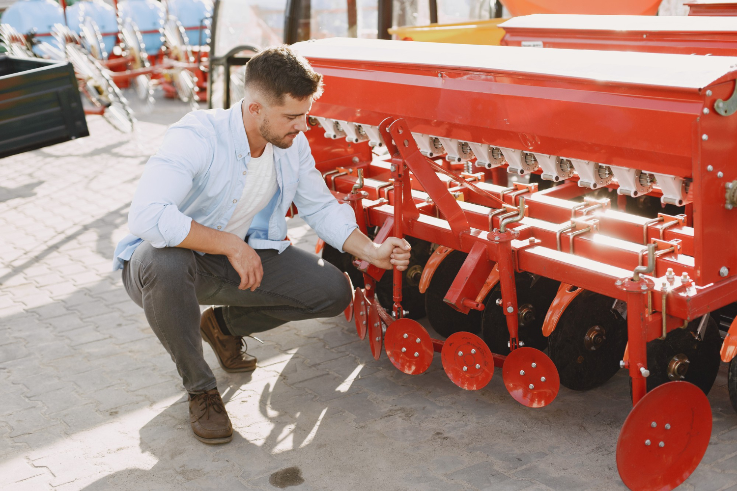 agronomist-choosing-new-planter-man-outdoor-ground-shop-agricultural-machinery (1)